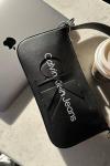 Calvin Klein Sculpted Siyah Baget Kadın Çanta VLT351U
