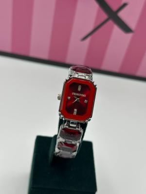 Swarovski Gümüş-Kırmızı Kadın Kol Saati S793